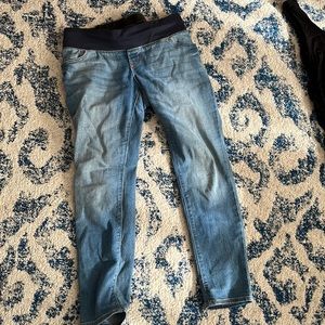 Old Navy maternity jeans 6 short